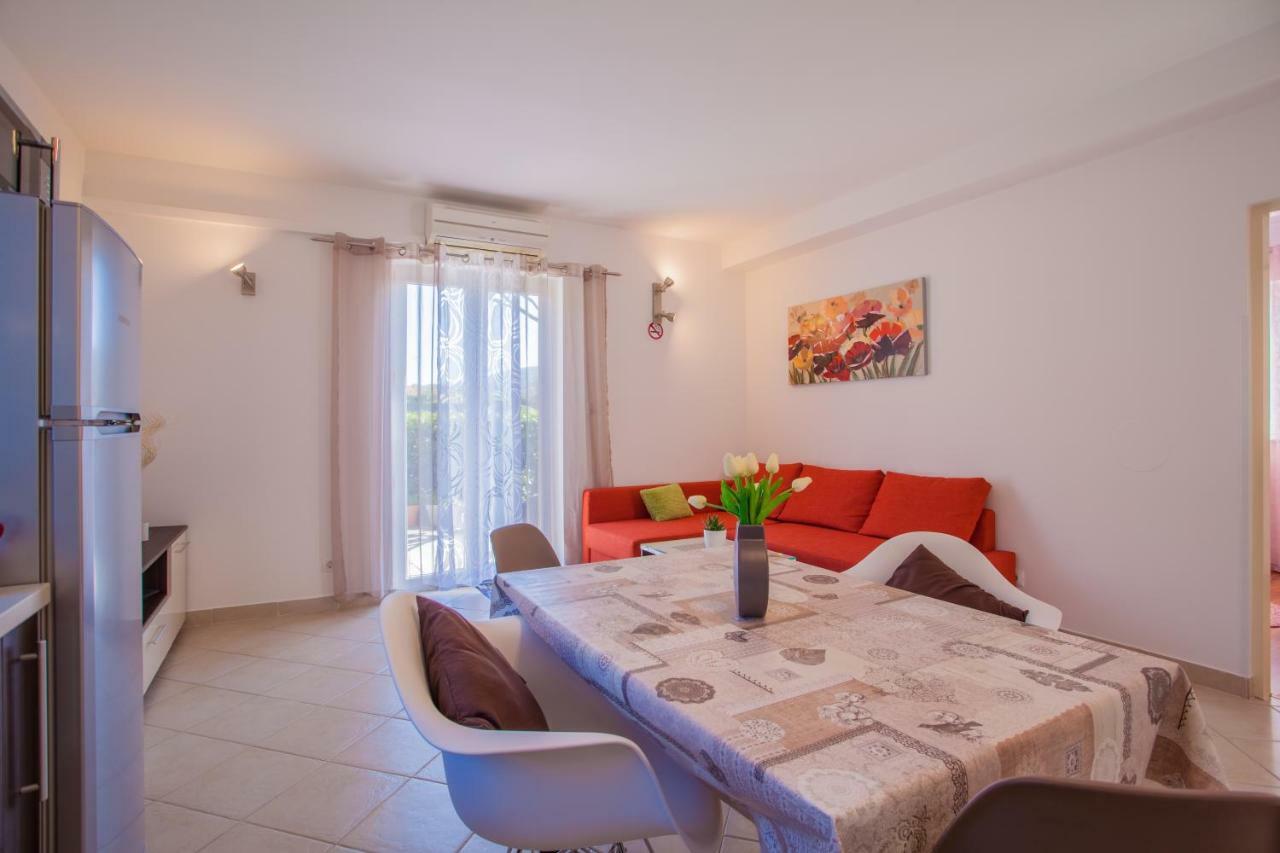 Apartman Madlen เซรส ภายนอก รูปภาพ