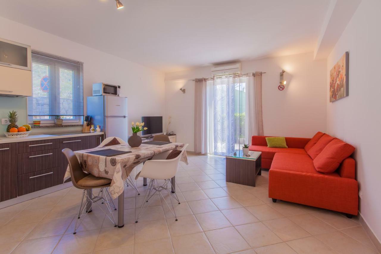 Apartman Madlen เซรส ภายนอก รูปภาพ