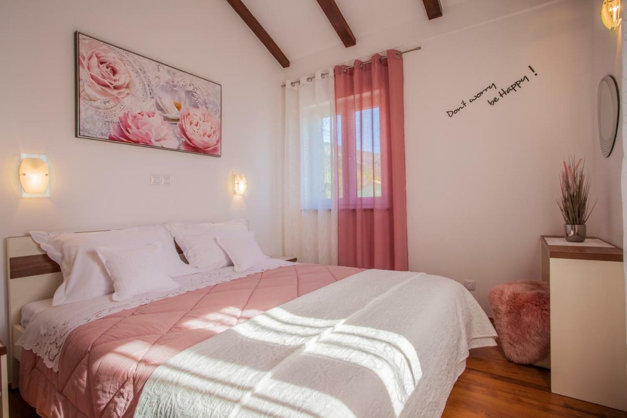 Apartman Madlen เซรส ภายนอก รูปภาพ