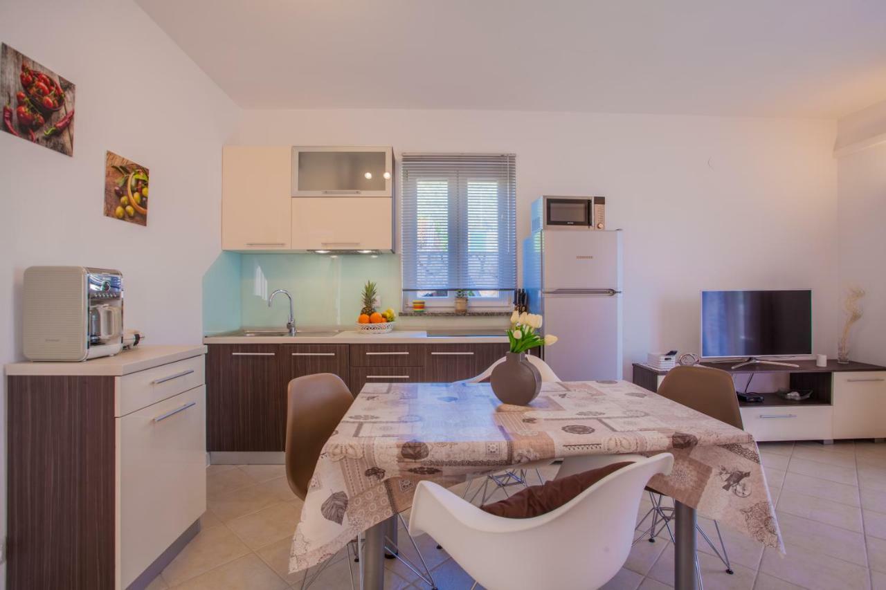 Apartman Madlen เซรส ภายนอก รูปภาพ