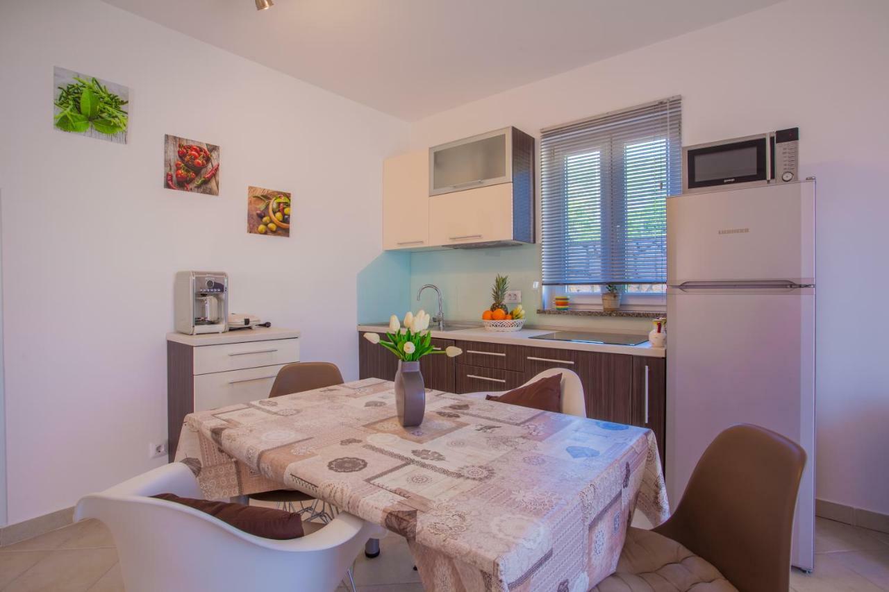Apartman Madlen เซรส ภายนอก รูปภาพ