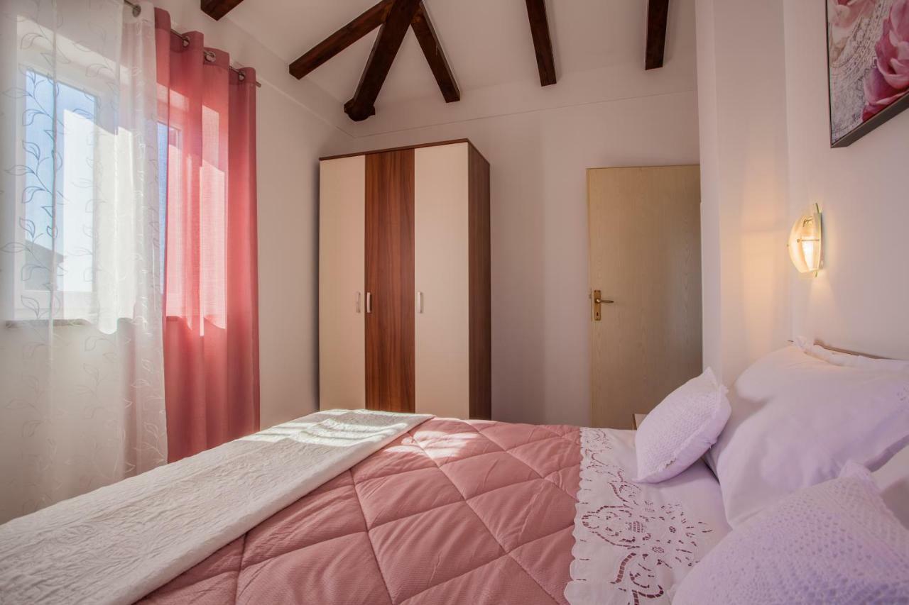 Apartman Madlen เซรส ภายนอก รูปภาพ