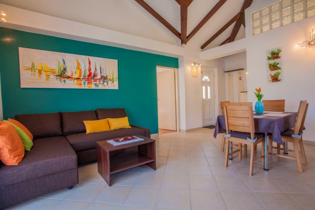 Apartman Madlen เซรส ภายนอก รูปภาพ
