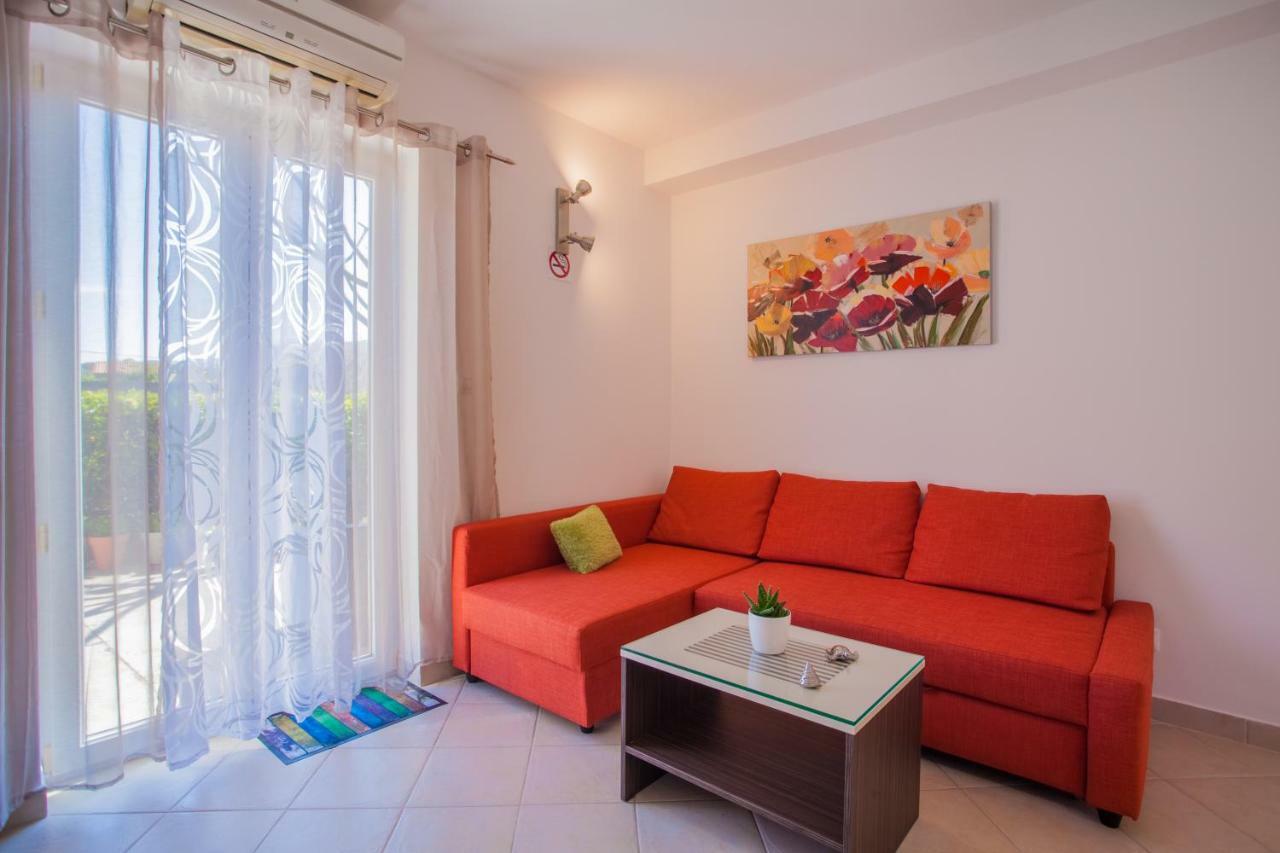 Apartman Madlen เซรส ภายนอก รูปภาพ