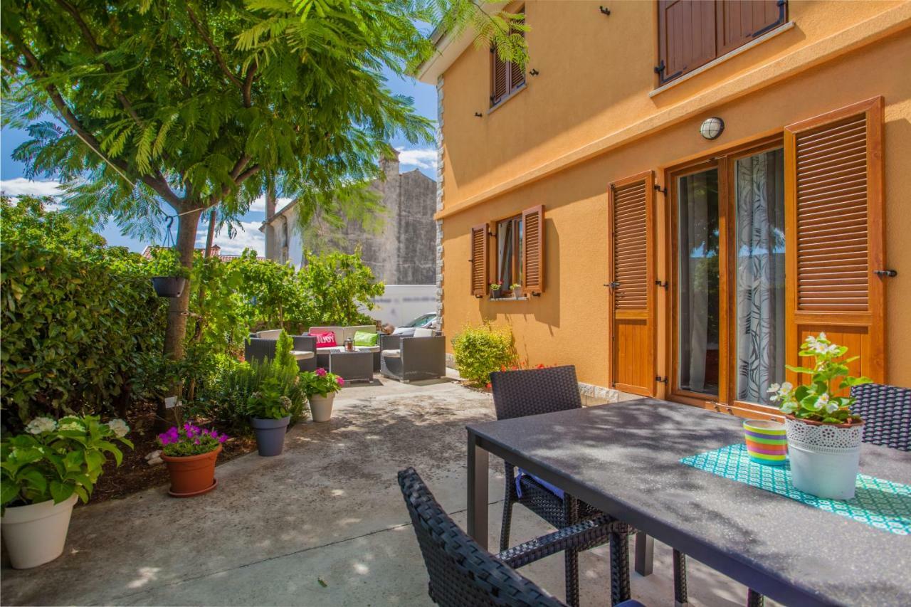 Apartman Madlen เซรส ภายนอก รูปภาพ